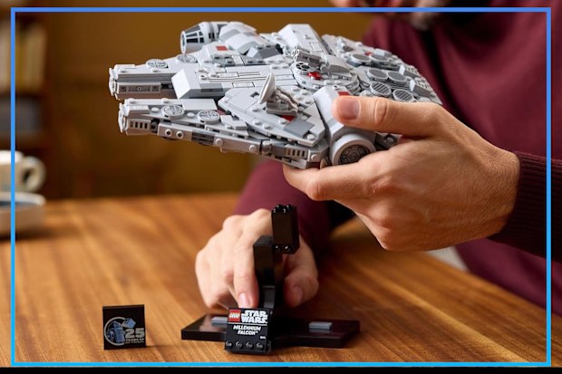 9PR: Lego Star Wars Millenium Falcon 25th Anniversary Set