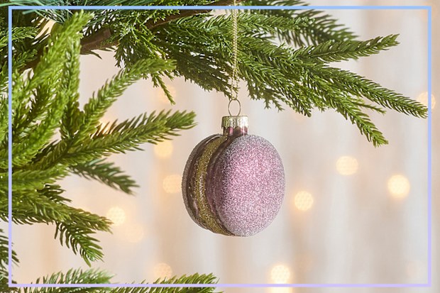 9PR: Christmas decorations