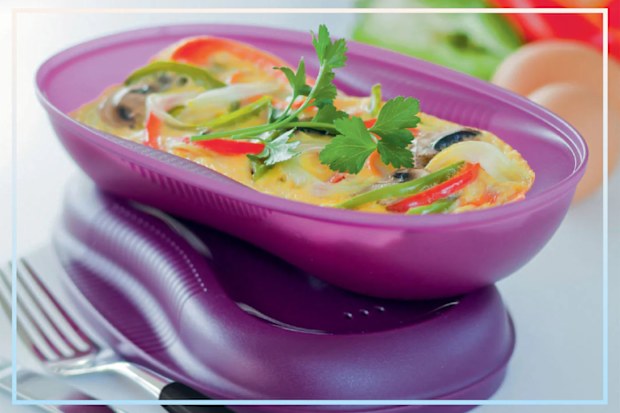 9PR: Tupperware Microwave Omelette Maker
