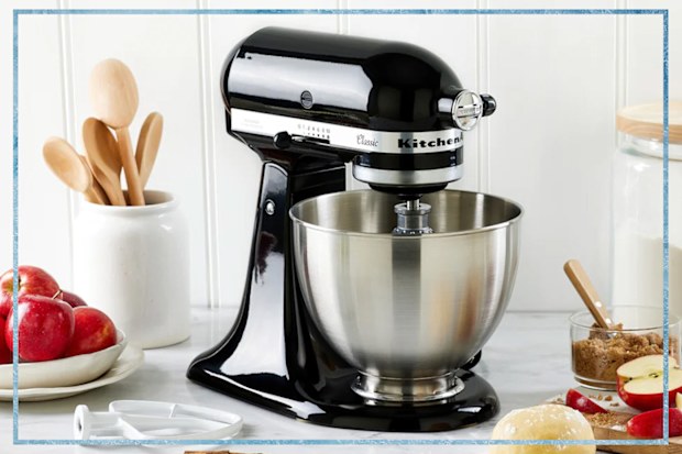 9PR: KitchenAid Classic Stand Mixer, Onyx Black