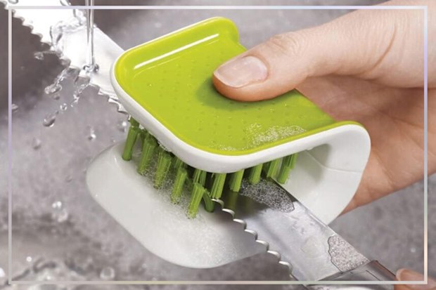 9PR: Joseph Joseph BladeBrush