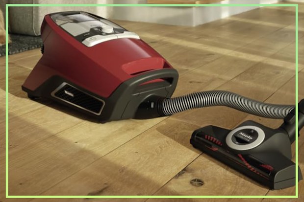 9PR: Miele Blizzard CX1 Cat & Dog PowerLine Bagless Cylinder Vacuum Cleaner
