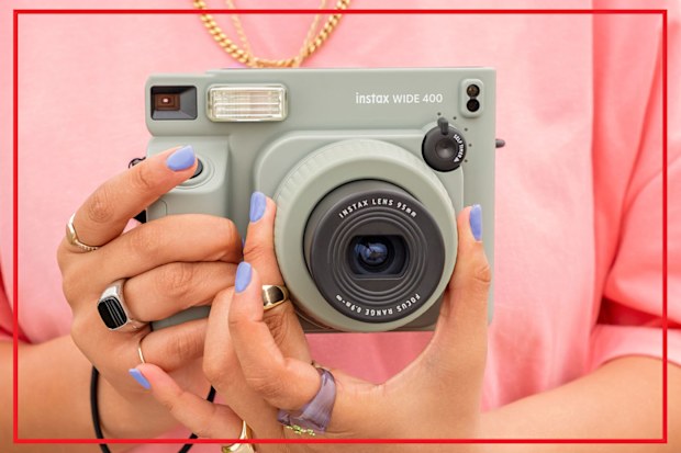 9PR: Instax Wide 400