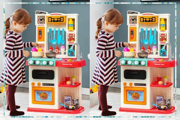 9PR: Costway Kids Kitchen Playset with Sound and Light