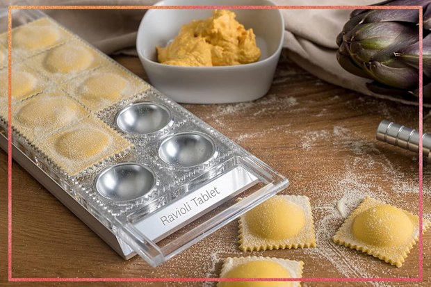 9PR: Marcato Ravioli Tablet with Rolling Pin