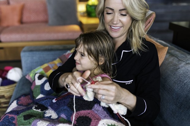 Leila McKinnon knitting at home