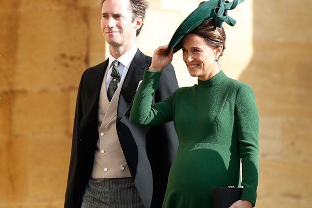 Pregnant Pippa Middleton arrives at Princess Eugenie's royal wedding
