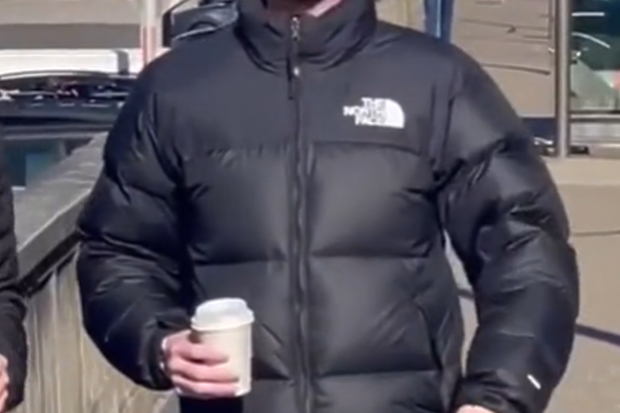 British influencer pokes fun at odd winter fashion trend among Aussies.