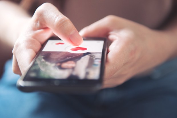 People are paying to have their Tinder bios written by pros