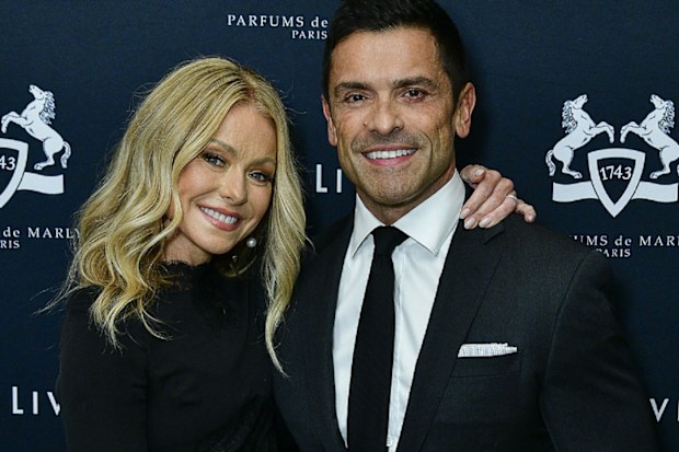  Kelly Ripa and Mark Consuelos