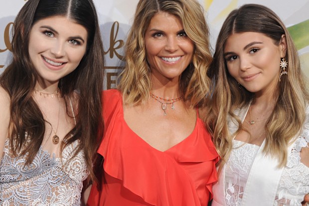 Isabella Rose Giannulli, Lori Loughlin and Olivia Jade Giannulli in 2017