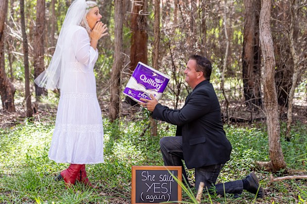 Couple do hilarious 'postponement' shoot after coronavirus cancels wedding 