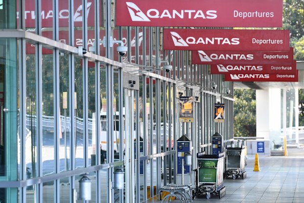 Qantas departures Sydney airport