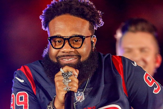 Blanco Brown, performs, football game, NRG Stadium, December 1, 2019, Houston, Texas