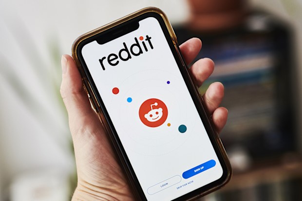 Reddit signage on a smartphone