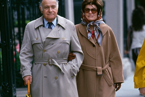 Jackie Kennedy Onassis walking with Maurice Tempelsman.  (Photo by Rick Maiman/Sygma via Getty Images)