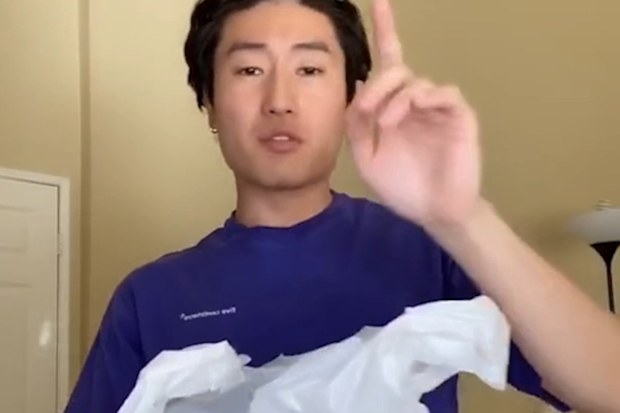 Clever hack shows there's actually an easier way to change your bin liner