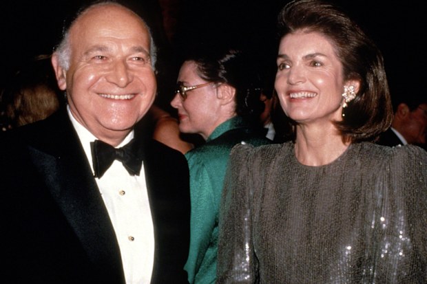 Maurice Tempelsman and Jacqueline Kennedy Onassis attends a gala in 1986 in New York City. (Photo by Sonia Moskowitz/IMAGES/Getty Images)