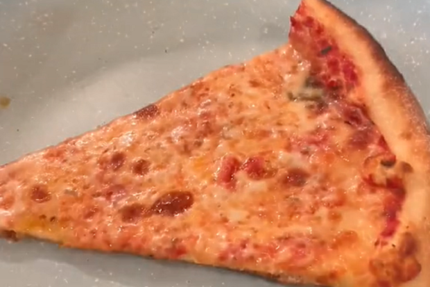 Reheating pizza using stove top