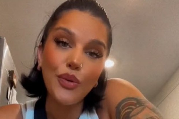 woman tiktok video complains about nighmare roommate