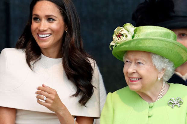 Meghan, Duchess of Sussex and Queen Elizabeth II attend a ceremony to open the new Mersey Gateway Bridge on June 14, 2018 in Widnes, England
