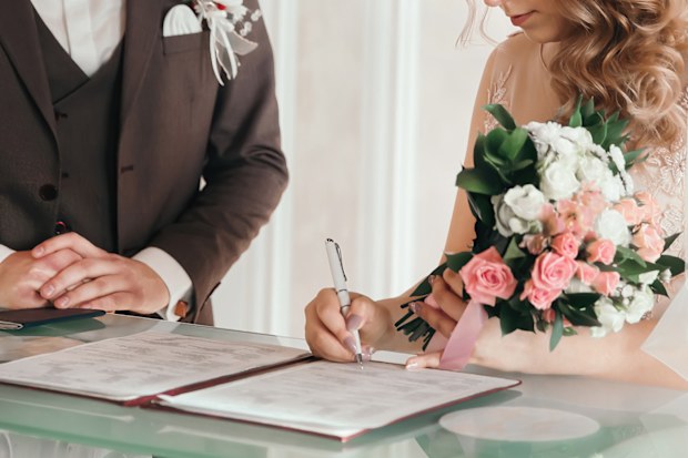 Bride and groom signing the marriage contract. 
