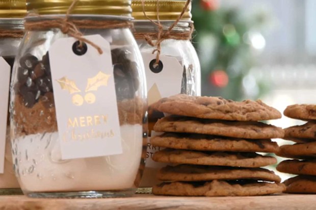 No-bake cookie gift jar for Christmas