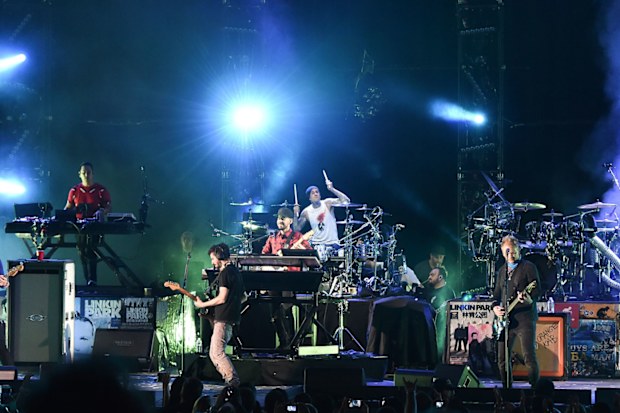 Blink-182 performs with Linkin Park during Linkin Park and Friends Celebrate Life in Honor of Chester Bennington (Photo by Richard Shotwell/Invision/AP)