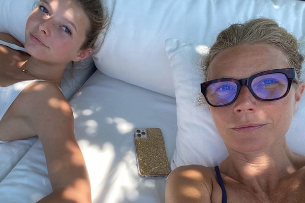 Gwyneth Paltrow and daughter Apple Martin in an Instagram selfie