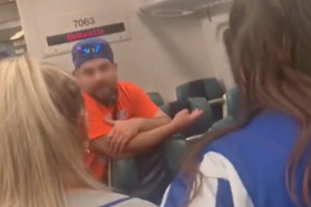 Video captures the moment an entire train carriage confronts a man for slut-shaming a woman