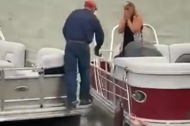 The man proposed to his girlfriend and it is then that it all went wrong.