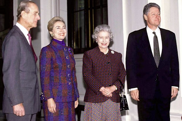 LONDON, UNITED KINGDOM - NOVEMBER 29:  The Queen And Prince Philip With President Bill Clinton And His Wife Hillary At Buckingham Palace  (Photo by Tim Graham Photo Library via Getty Images)