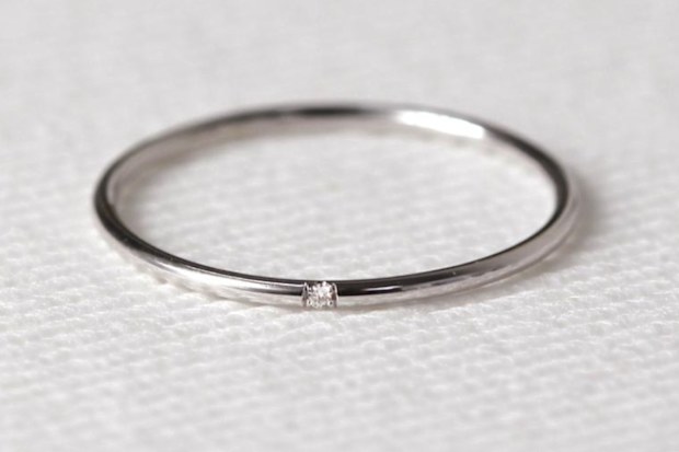 A bride to be has shared a picture of her engagement ring online and has been shamed by commenters. Read more.