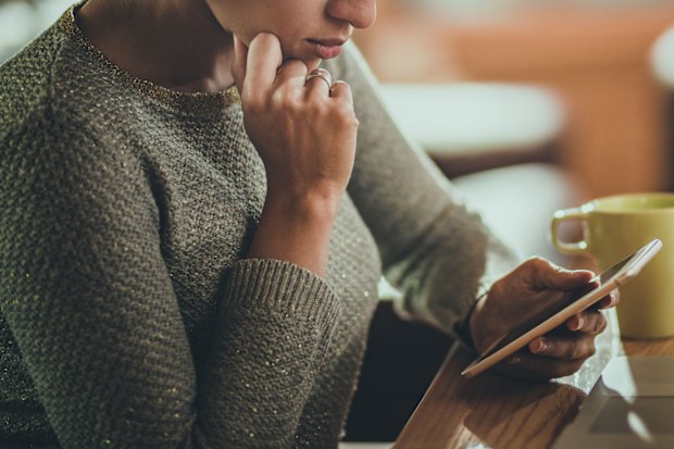 Woman receives email about cheating boyfriend
