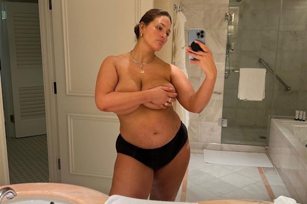 Ashley Graham shows off post-partum body in mirror selfie.