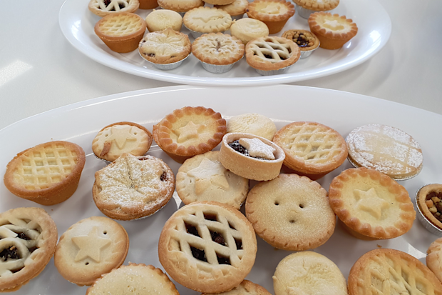 Assorted Christmas fruit mince pies