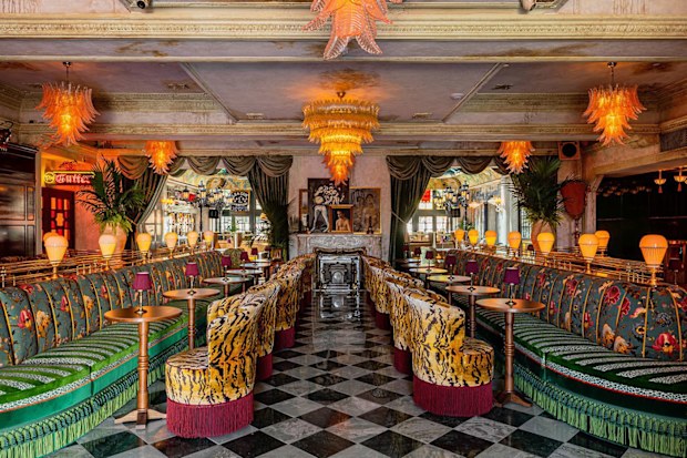  LaFayette Hotel and Club 