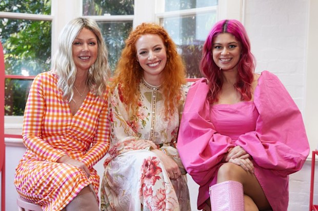 Emma Watkins with ovarian cancer patient Leane Flynn (left) 
