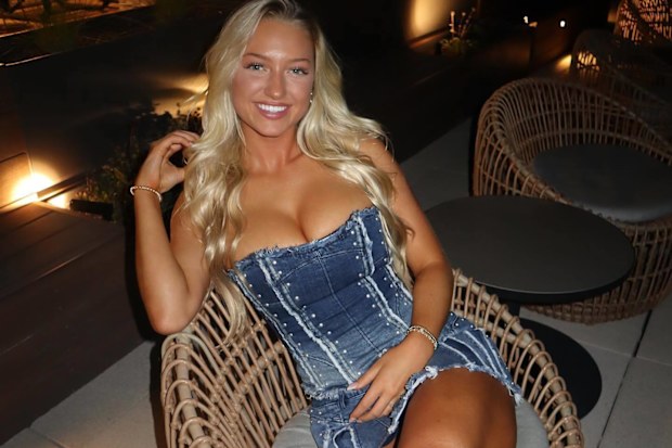Sydney Thomas is a model and ring girl with Jake Paul's company.