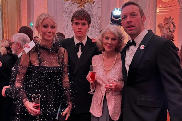 Gwyneth Paltrow, Moses Martin, Blythe Danner and Chris Martin