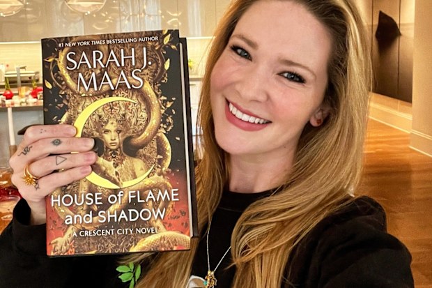 Author Sarah J Maas
