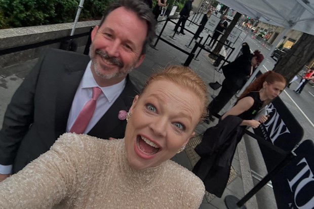 Sarah Snook and husband Dave Lawson on Tony Award red carpet