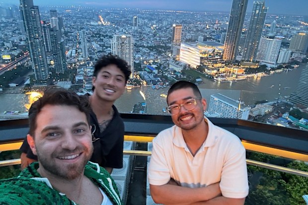 Travel Guides BTS filming Season 9