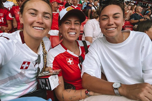 Mackenzie Arnold with fellow Matildas players Caitlin Foord and Alanna Kennedy.