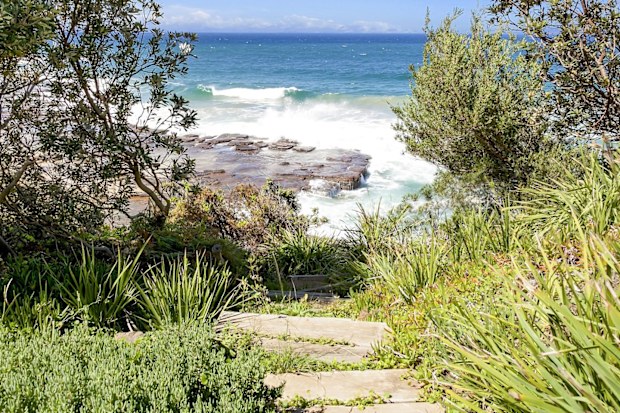 Deborah Hutton buys south coast cottage renovation $5.6 million