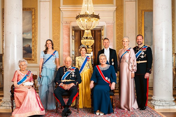 L-R: Norway's Princess Astrid, Princess Ingrid Alexandra, King Harald, Queen Sonja, Iceland's President Iceland's president Halla Tómasdóttir, and her husband, Björn Skúlason, Crown Princess Mette-Marit and Crown Prince Haakon of Norway, at a state banquet in the Royal Palace, Tuesday April 8 2025.