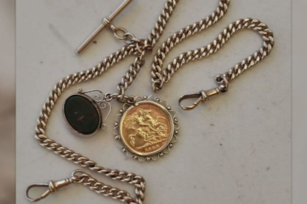 Elderly woman injured after online sale goes wrong leaving $3000 gold chain missing