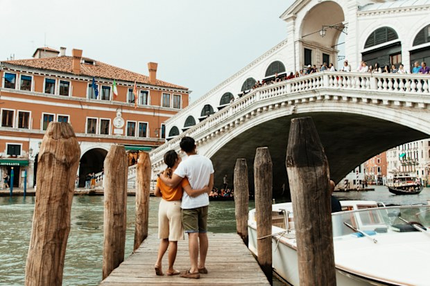 Romantic couple in honeymoon in Venice, Italy.