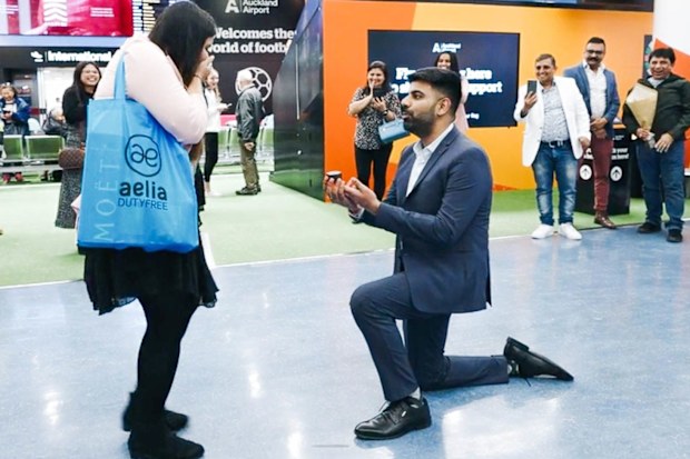 Yashraj Chhabra propose to his girlfriend, Riiya Shukla at auckland airport