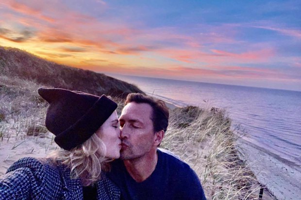 Actor Andrew Shue deletes all photos of wife Amy Robach on Instagram amid reports of affair with co-anchor T.J. Holmes